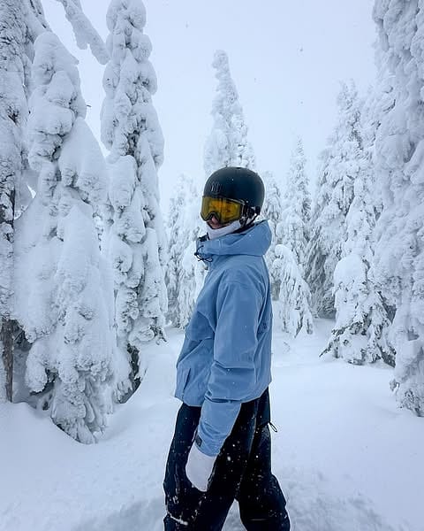 Kund @nicos_pow i Dope Legacy Snowboardjacka Herr Light Blue