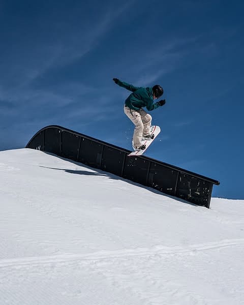 Kund @irinaruegg i Dope Blizzard W Snowboardjacka Dam Bottle Green