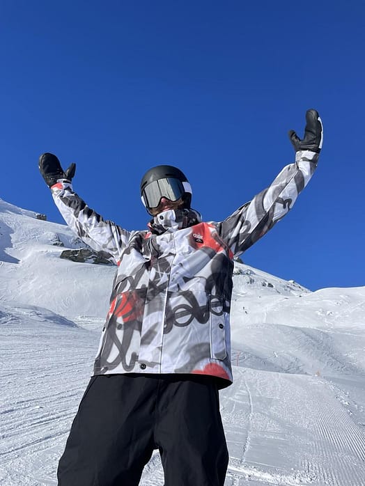 Kund @seb.on.snow i Dope Adept Snowboardjacka Herr Spray Black Red Renewed