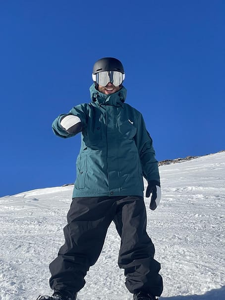 Kund @seb.on.snow i Dope Adept Snowboardjacka Herr Bottle Green