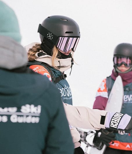 Kund @izzyywallace i Dope Sight Skidglasögon Black/Champagne Mirror