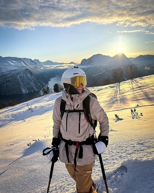 Kund @vickanwahlen i Montec Fawk W Snowboardjacka Dam Sand Renewed