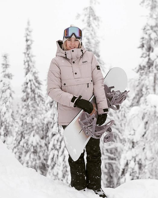 Kund @momentsby_annasofia i Dope Puffer W 23 Snowboardjacka Dam Sand
