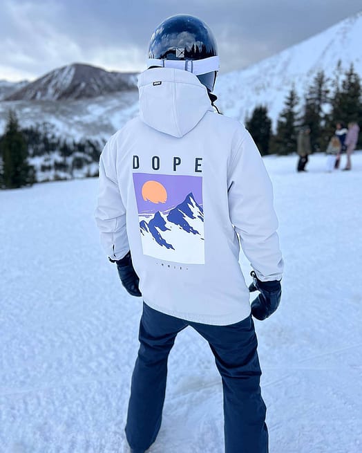 Kund @kramer_cunningham i Dope Yeti 2022 Skidjacka Herr Peak Light Grey