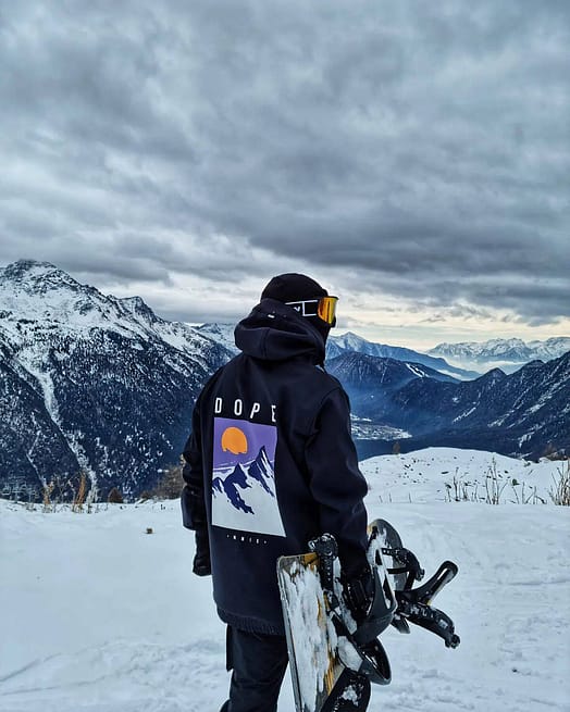 Kund @josephleonvck i Dope Yeti 2022 Skidjacka Herr Peak Black