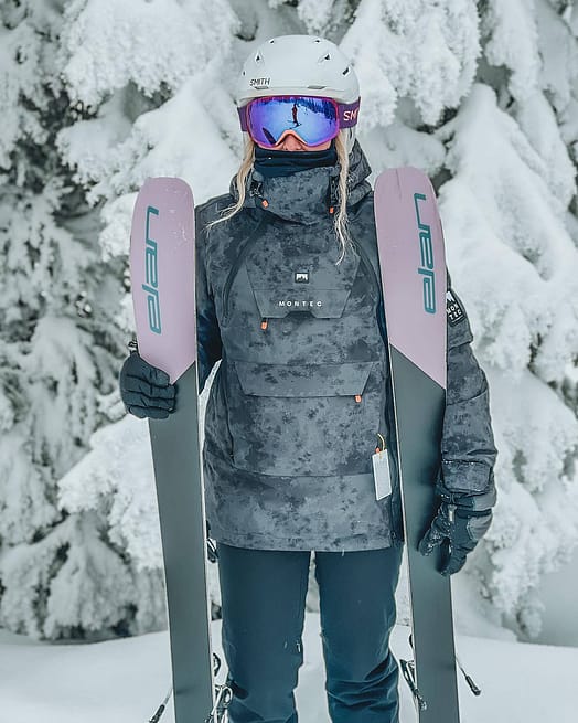 Kund @_krashley_ i Montec Doom W Snowboardjacka Dam Black Tiedye