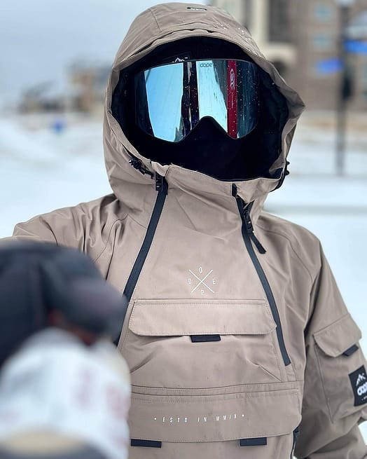 Kund @drewhollandproductions i Dope Akin Snowboardjacka Herr Walnut