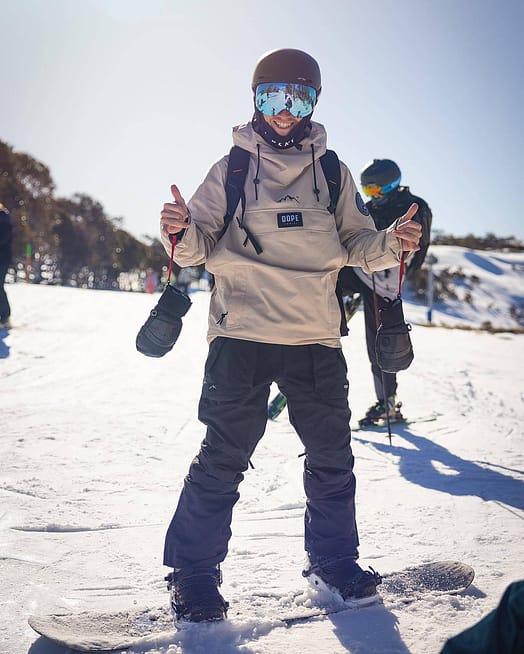 Kund @jason_pratt_ i Dope Blizzard Snowboardjacka Herr Sand